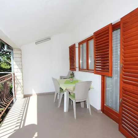 Apartment Stipe *