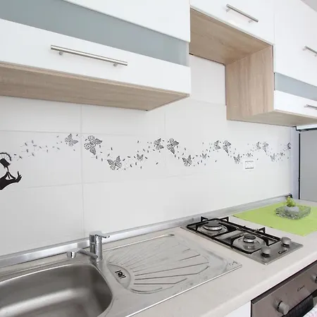 Apartment Stipe *